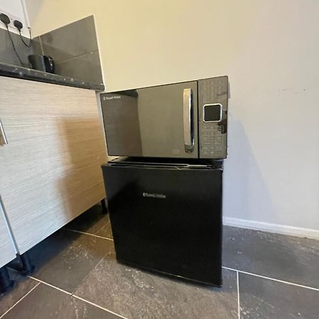 Fantastic Studio, Private Bathroom And Mini Kitchen. Thamesmead  Exterior photo