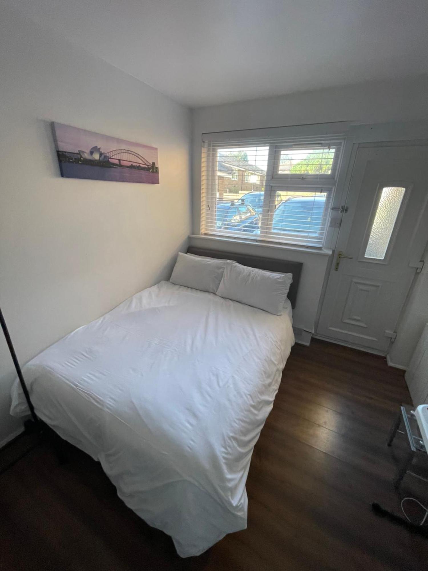 Fantastic Studio, Private Bathroom And Mini Kitchen. Thamesmead  Exterior photo