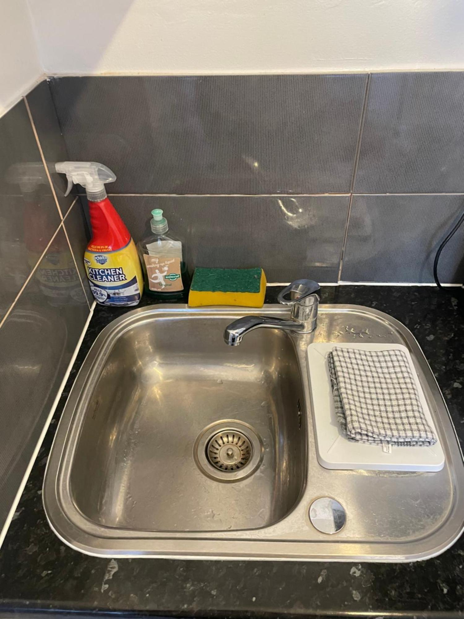 Fantastic Studio, Private Bathroom And Mini Kitchen. Thamesmead  Exterior photo