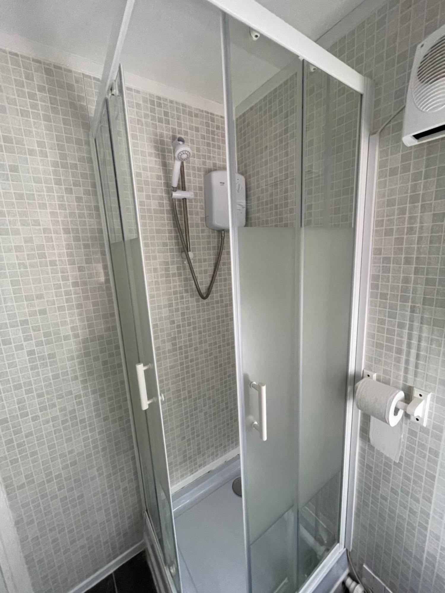 Fantastic Studio, Private Bathroom And Mini Kitchen. Thamesmead  Exterior photo